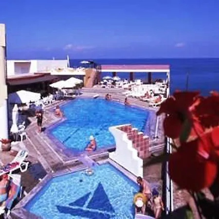 Bay Szálloda 4*
